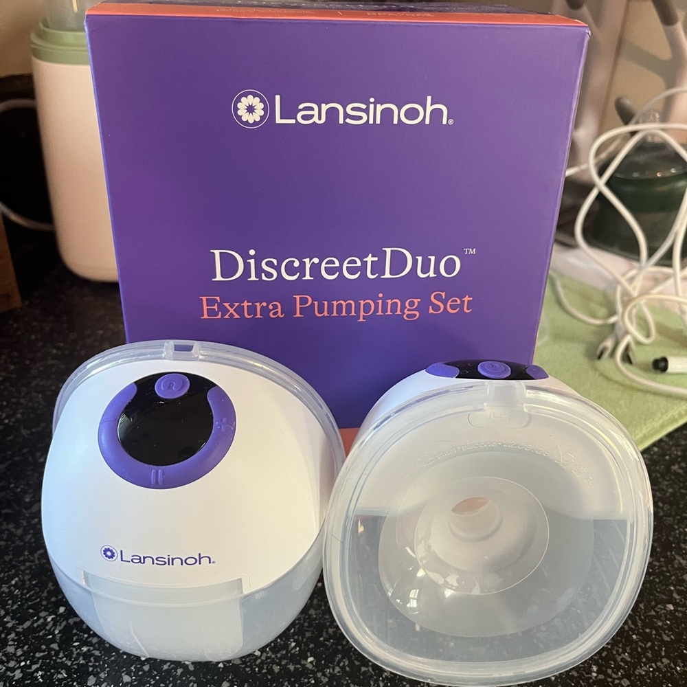 Lansinoh DiscreetDuo Extra Pumping Set - White & Purple Accent